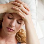 Tengo migrañas justo antes de mi periodo. ¿Podrían estar relacionados con mi ciclo menstrual?